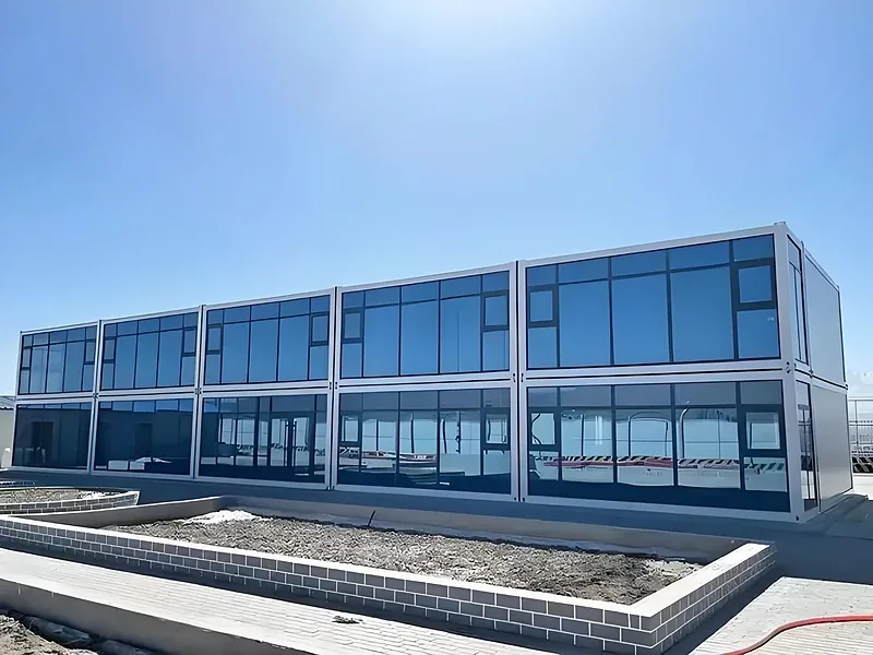 Combined modular building for offices and accommodation