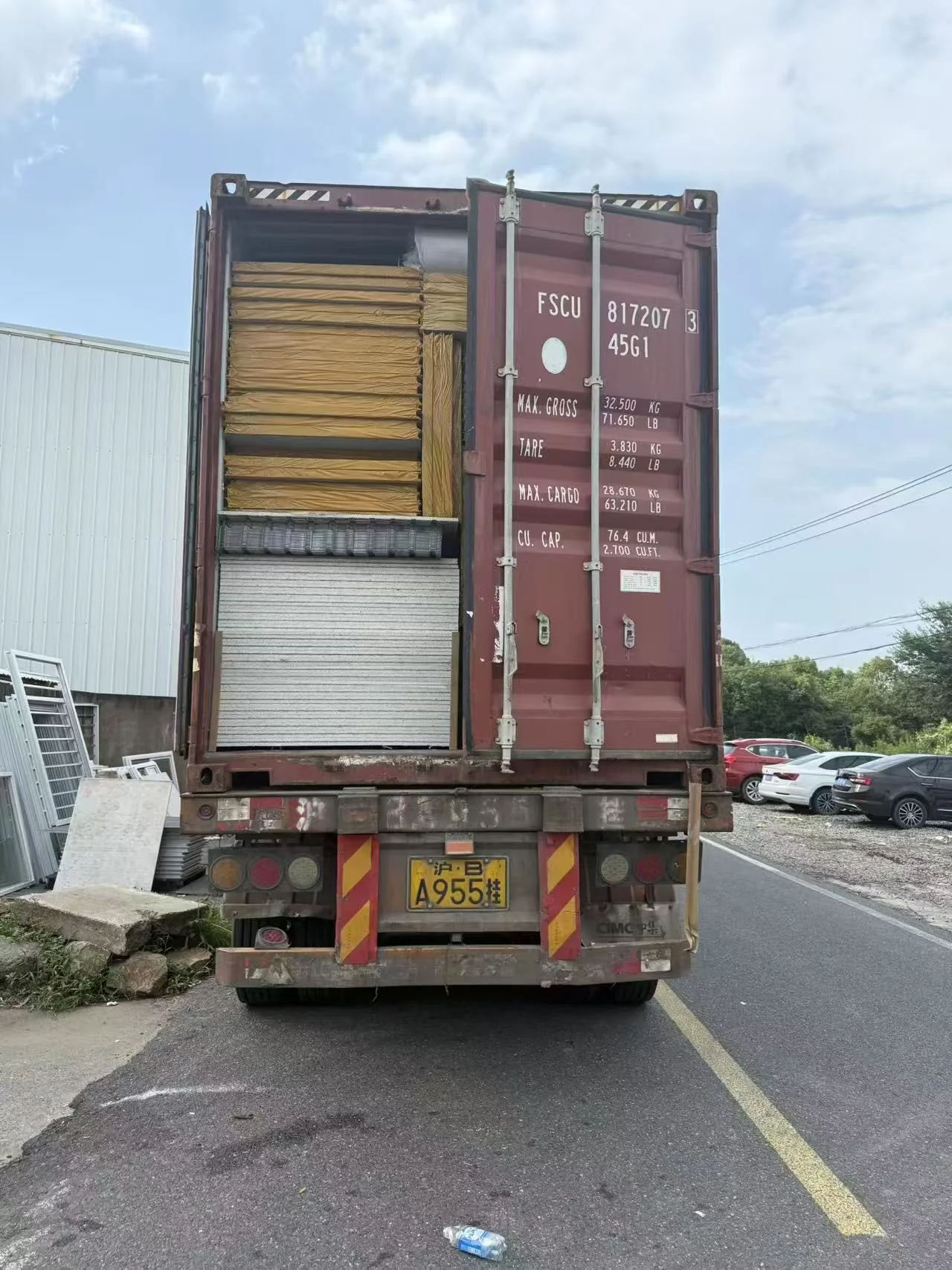 Container House 40HQ container loaded with flat pack container house components